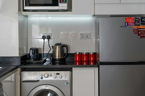 Astuces ingénieuses pour maximiser le rangement dans une cuisine étroite